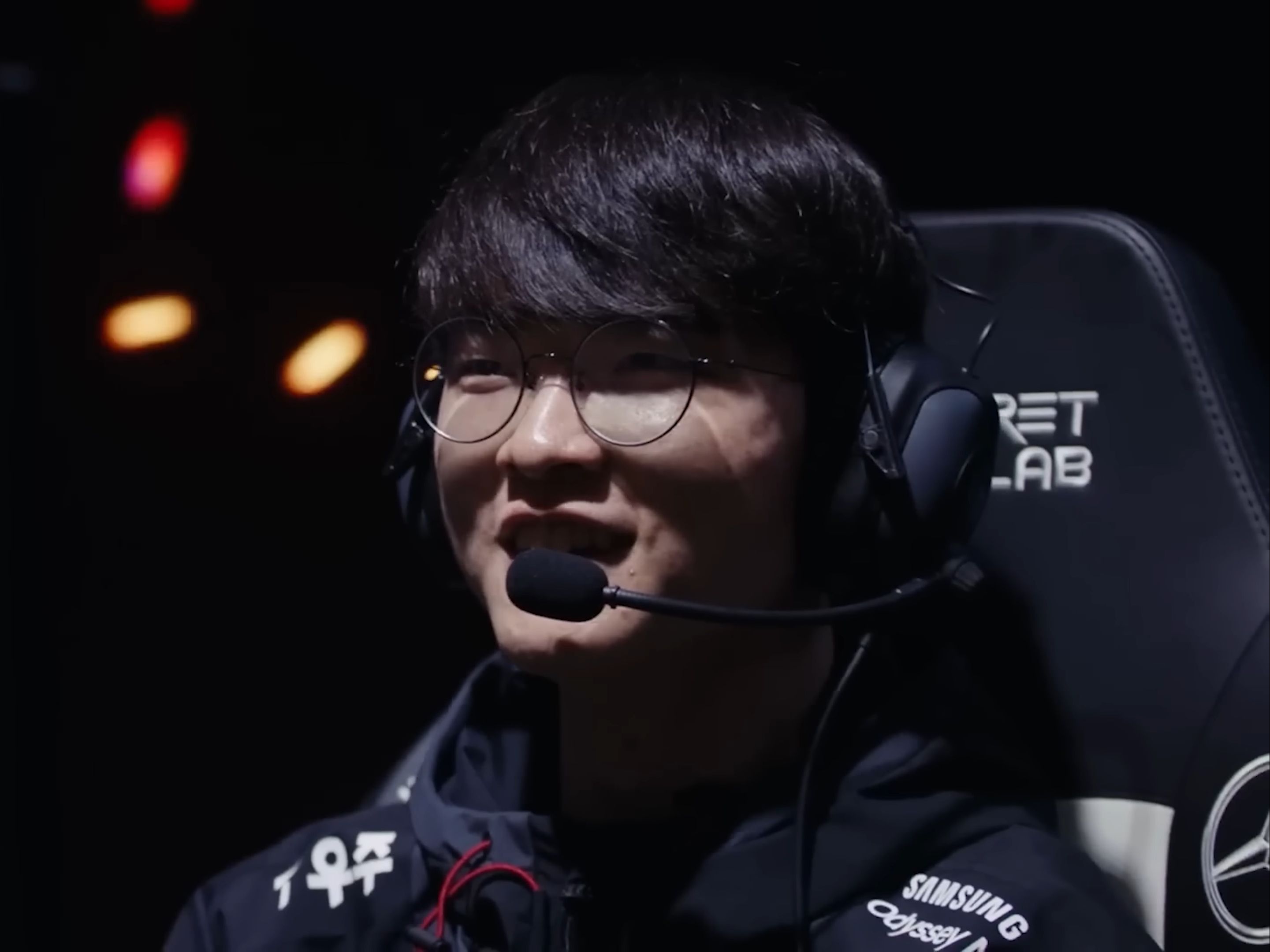 【视频】德杯预选赛芒果鱼队内讧队长遭踢出，UZI全程围观