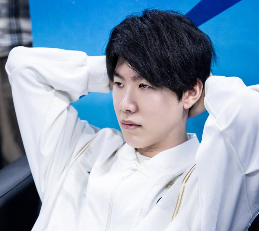 LPL今日赛程及海报比拼：BLG：捉“角” ​​​​LGD：《收官》